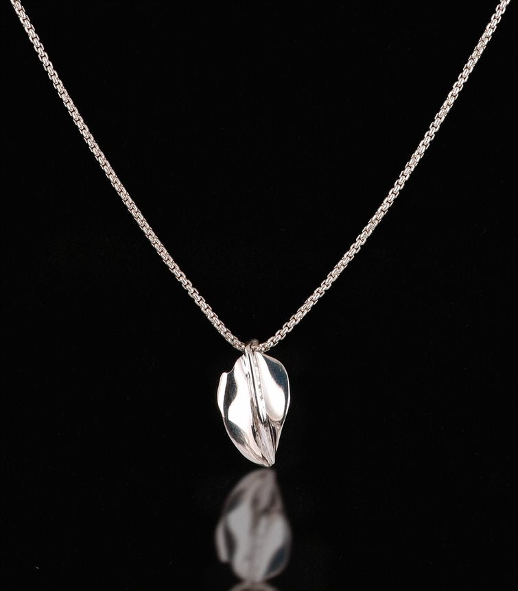 Leaves - Solo Leaf Pendant in Sterling Silver